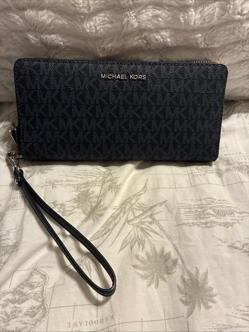 Michael kors ladies travel continental wallet